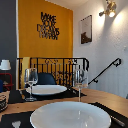 Yellow Dream Corner Apartment Gex