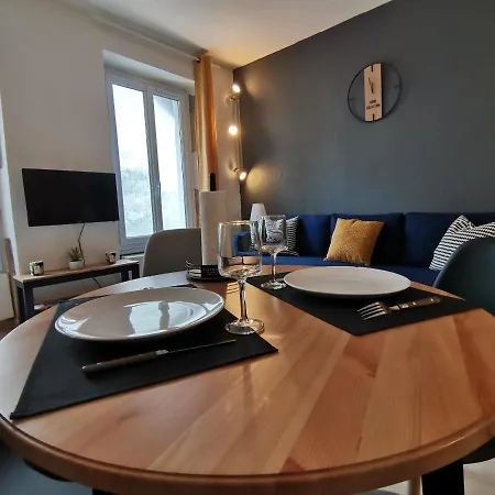 Yellow Dream Corner Apartment
